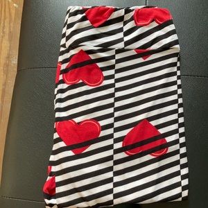 Tall and curvy Valentine’s LuLaRoe Leggings
